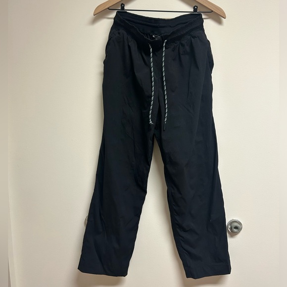Athleta Trekkie Straight Crop Pant - Picture 1 of 2
